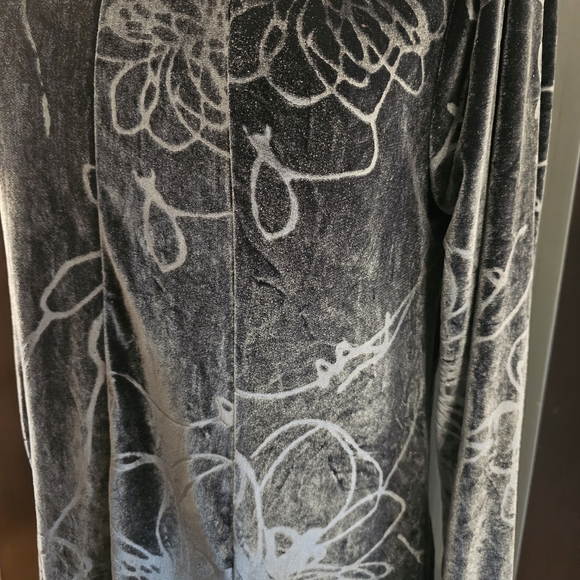 Jasmine Rose Velvet Zip-up Robe - Picture 3 of 9